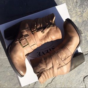 Steve Madden taupe boots